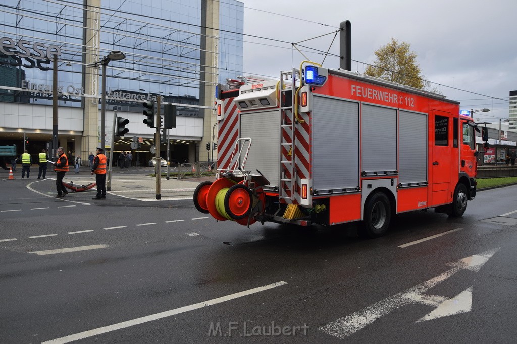 VU PKW KVB Bahn Koeln Deutz Deutz Muelheimerstr P09.JPG - Miklos Laubert